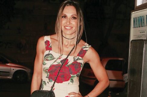 Πετρουλάκη με floral look