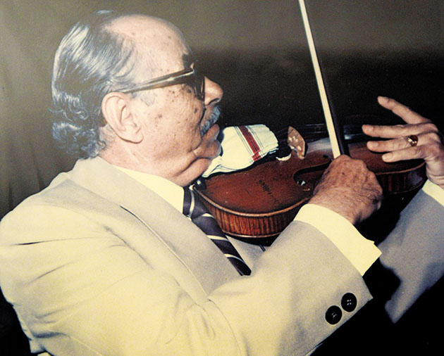 ΑΝΑΜΝΗΣΗ • Ο πατέρας του Φώτης Σούκας στο θέατρο του Λυκαβηττού