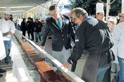 Η νουγκατίνα από την Καρδίτσα στο Βιβλίο των Ρεκόρ Γκίνες