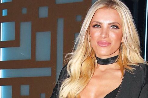 «Τρέμε, Καινούργιου»! Η sexy σωσίας της... καφετζούς παρουσιάστριας