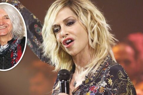 Η Βίσση τραγουδά τον ύμνο των bisexuals