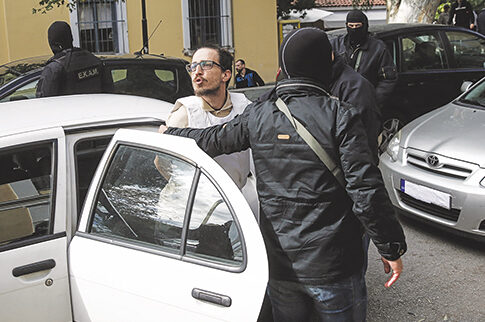Οδηγήθηκε στο κελί ο 29χρονος που κατηγορείται για την αποστολή τρομοδέματος στον Λουκά Παπαδήμο