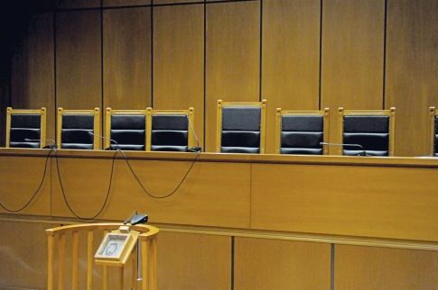 Γιος επιχειρηματία που κεράτωσε τη σύζυγό του ζητάει και τα... ρέστα!