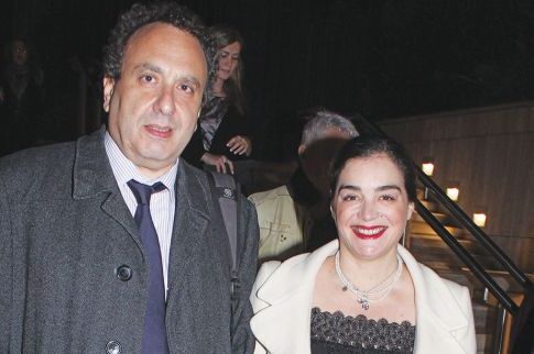 Χωμενίδης  και Μπρέμπου χεράκι χεράκι σε βραβεία