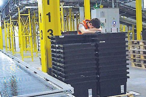 Οι εργαζόμενοι στην Amazon λιποθυμούν από την εξάντληση