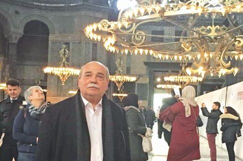 Η συγκίνηση του Βούτση μπροστά στα ιερά κειμήλια της Αγια-Σοφιάς