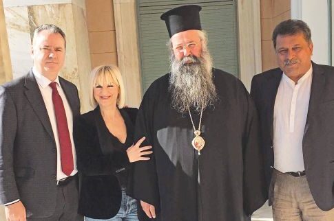 Το Μπόλιγουντ κοντά στους πλημμυροπαθείς της Πιερίας!