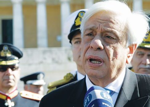 Ο Παυλόπουλος από το Ωνάσειο στα βαφτίσια των εγγονών του!