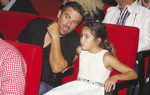 O Γιάννης Αϊβάζης με την κόρη τους Ισμήνη