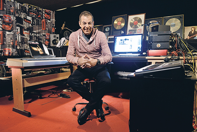 Χαμογελαστός μπροστά στον φακό της «Espresso» (Φωτό: Βαγγέλης Μασιάς)