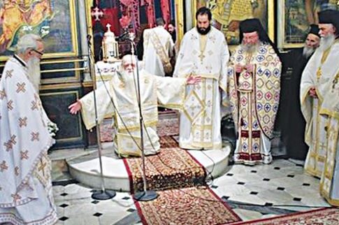 Ο Αμβρόσιος ζήτησε γονατιστός συγγνώμη από όσους πίκρανε