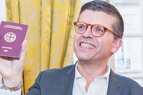 Ελληνας gay για ηγέτης  των Γάλλων  Σοσιαλιστών