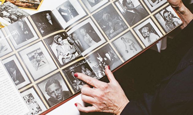 ΑΛΜΠΟΥΜ με την ιστορία του διάσημου μπριζολάδικου