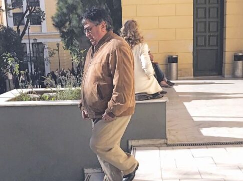 Σφραγίστηκε το μαγαζί όπου τραγουδάει ο Θέμης Αδαμαντίδης