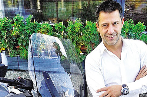 Στο «κόκκινο» η αγωνία για τον Αγγελίδη που δίνει μάχη στην Εντατική