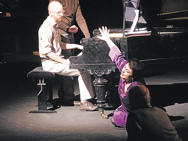 ΣΤΗ ΣΚΗΝΗ • Στην Αίθουσα Ρόζα Λούξεμπουργκ στην όπερα του Βερολίνου