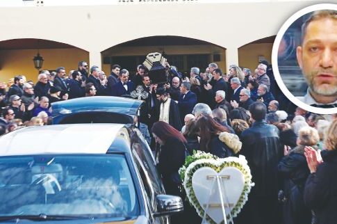 Με λυγμούς φίλοι και πολιτικοί είπαν «αντίο» στον Βασίλη Μπεσκένη
