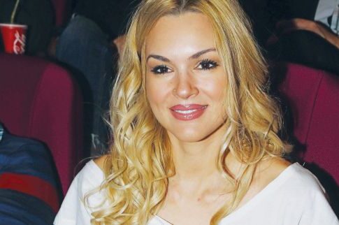 Δεν μασάει από το κρύο η Βίκυ Κάβουρα