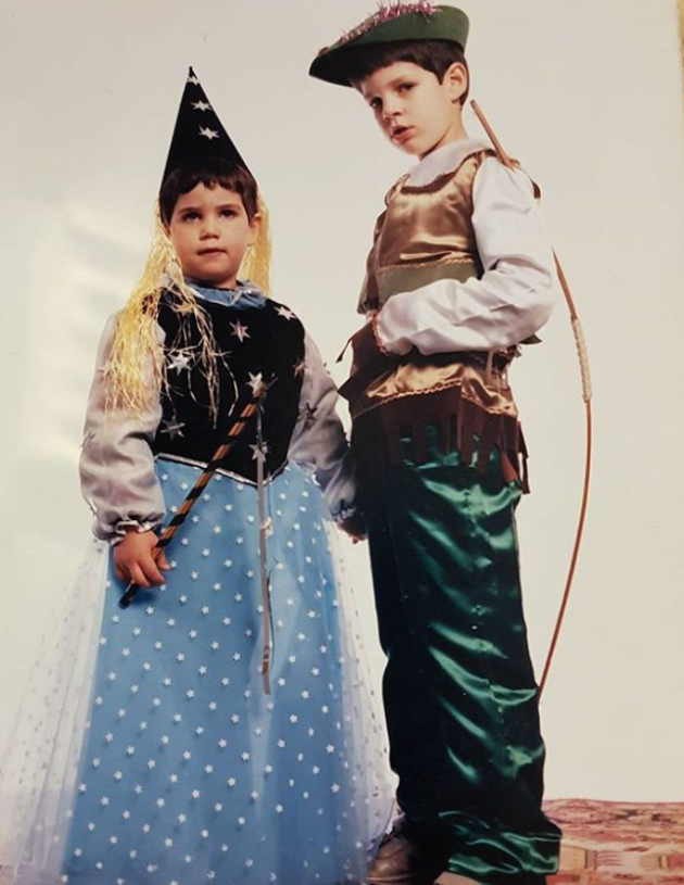 Νεράΐδα Η Κατερίνα Στικούδη δίπλα στον αδελφό της