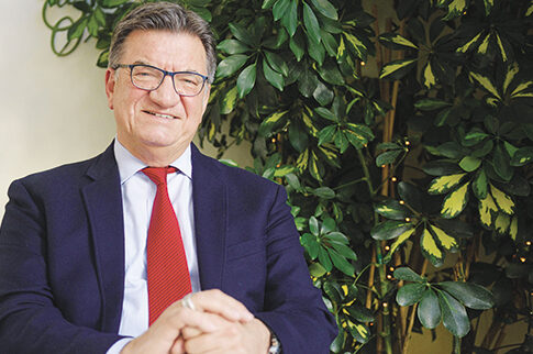 Πέτρος Ευθυμίου: Ο «Βίκινγκ» που παθιάζεται με τους ποντιακούς χορούς