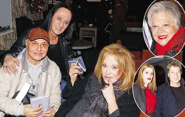 Η συνάντηση του Ρήγα με τη Μαίρη Χρονοπούλου. Μαζί τους ο Πάντης Κούσης. Δεξιά: Η Τένια Μακρή και ο Βαγγέλης Κονιτόπουλος με τη σύζυγό του