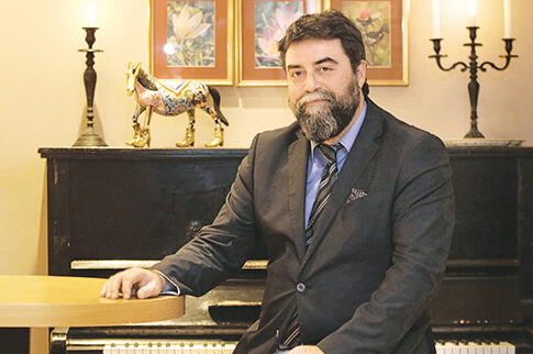 Βασίλης Οικονόμου: Την Ελλάδα τη διοικούν οι... μαμάδες