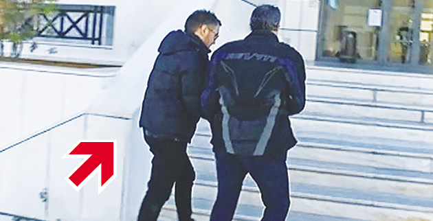 ΣΤΟ ΕΦΕΤΕΙΟ • Ο δημοφιλής τραγουδοποιός