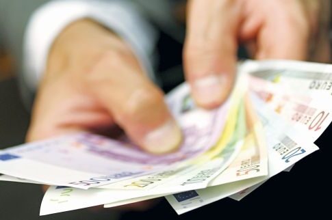 Ελλάς το μεγαλείο σου! Κοινωνικό μέρισμα από τον... άλλο κόσμο