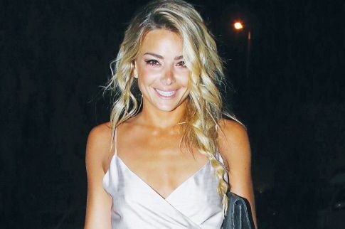 Ξεσηκώνει με sexy φόρεμα η Ζοζεφίν