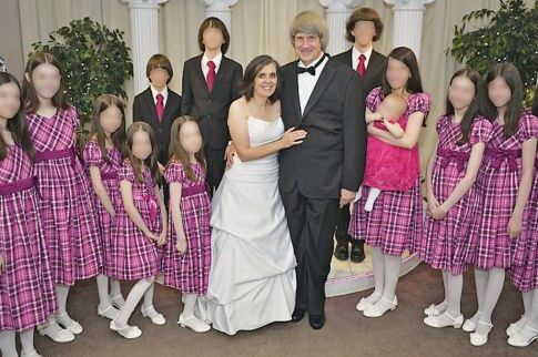 482c894e00000578-5272703-two_parents_have_been_arrested_after_13_of_their_children_were_f-a-44_1516058496228