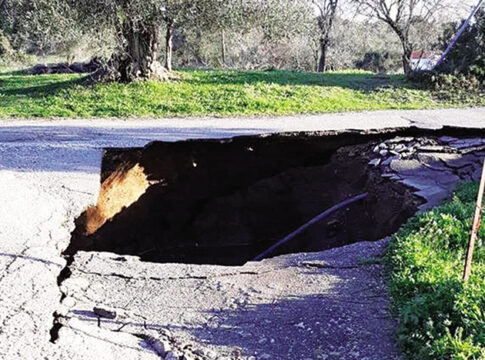 Άνοιξε η γη στην Κέρκυρα