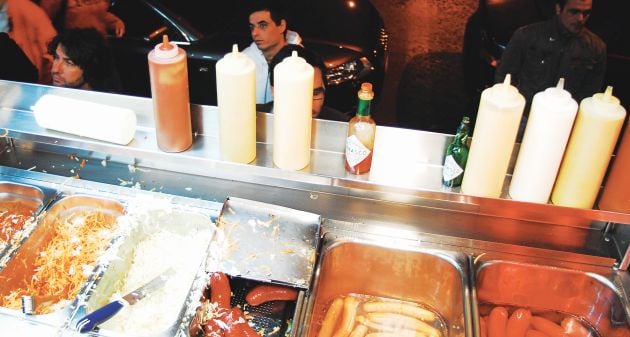 ΚΟΣΜΟΣ περιμένει για σάντουιτς