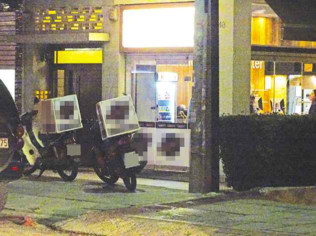 Παρκαρισμένα μηχανάκια διανομής