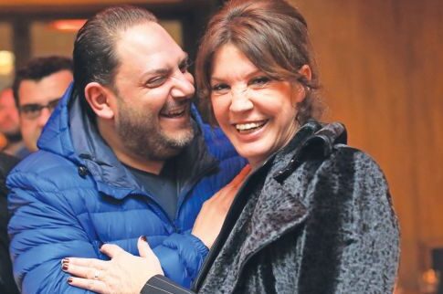 Φιλική αγκαλίτσα για Μπάρμπα και Διονυσίου