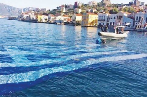 Στο Καστελόριζο η μεγαλύτερη υποβρύχια ελληνική σημαία