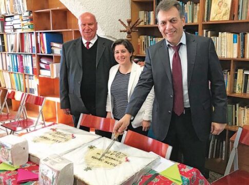 Γκαφατζής Νο2! Ο Βρούτσης έκοψε βασιλόπιτα σε... ζελατίνα