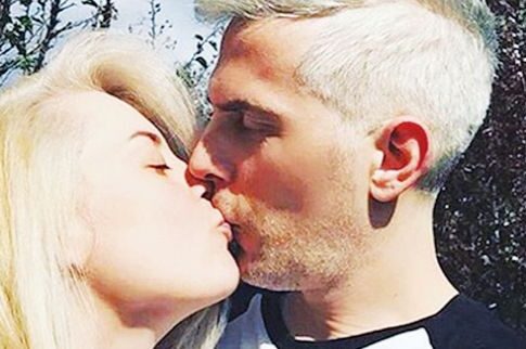 Celebrities kisses στα χιόνια!