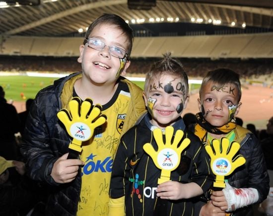 Μικροί φίλαθλοι της ΠΑΕ ΑΕΚ στην παιδική «Κερkidα ΟΠΑΠ»