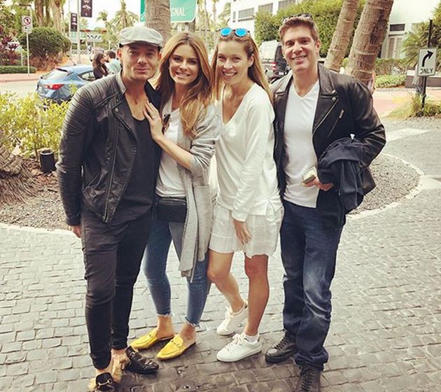 ΦΙΛΑΡΑΚΙΑ O Δημήτρης Γιαννέτος και η Μαρία Μενούνος με τη Μαριέττα Χρουσαλά και τον σύζυγό της Λέοντα Πατίτσα