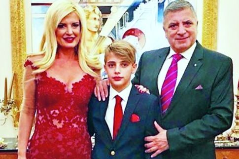 Η λαμπερή Πατούλη family