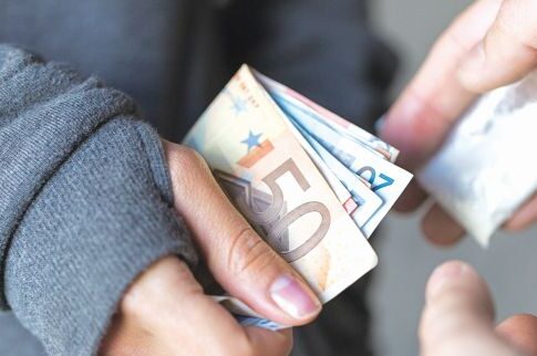 Γνωστή ηθοποιός και διάσημος μάνατζερ ψώνιζαν κόκα από τον «γιατρό» στο Κολωνάκι