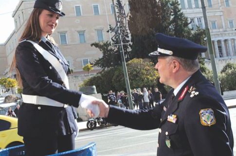«Ρετρό» τροχονόμος στο Σύνταγμα
