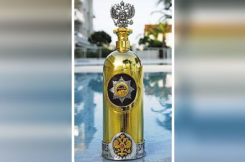 Βούτηξαν το ακριβότερο μπουκάλι βότκα στον κόσμο