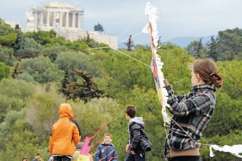 Bροχερά Κούλουμα! Με κρύο το πέταγμα του χαρταετού