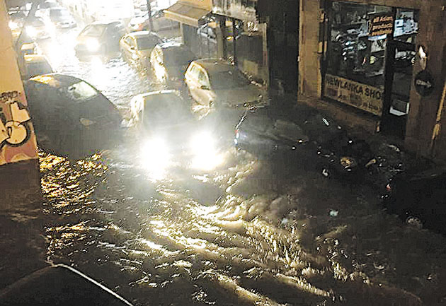 ΜΕ ΣΚΟΥΠΑ στη σκηνή του Ηρωδείου