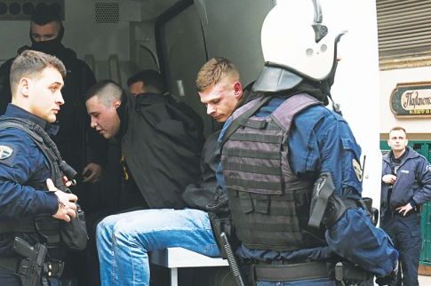 Αγριο ξύλο Ρώσων και Ουκρανών χούλιγκαν στο Κολωνάκι