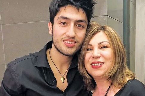 Η μεγαλύτερη fan του Σχοινά junior