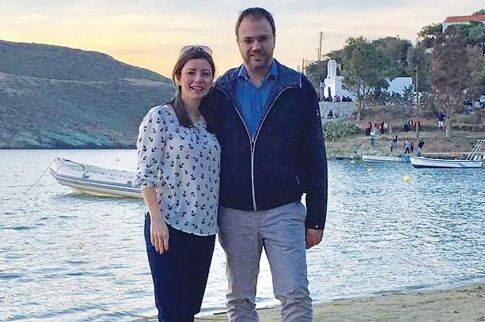Ο Θανάσης Θεοχαρόπουλος έγινε τρισευτυχισμένος χαζομπαμπάς