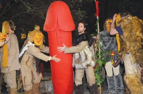«Οργια» δωδεκαθεϊστών στη σκιά της Ακρόπολης
