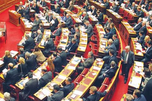 Στήνουν δέκα κάλπες στη Βουλή για την υπόθεση Novartis